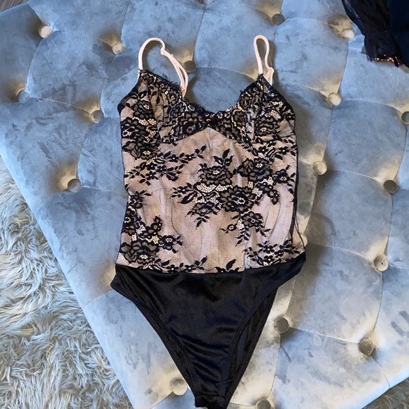 Lace bodysuit - Picture 2 of 4